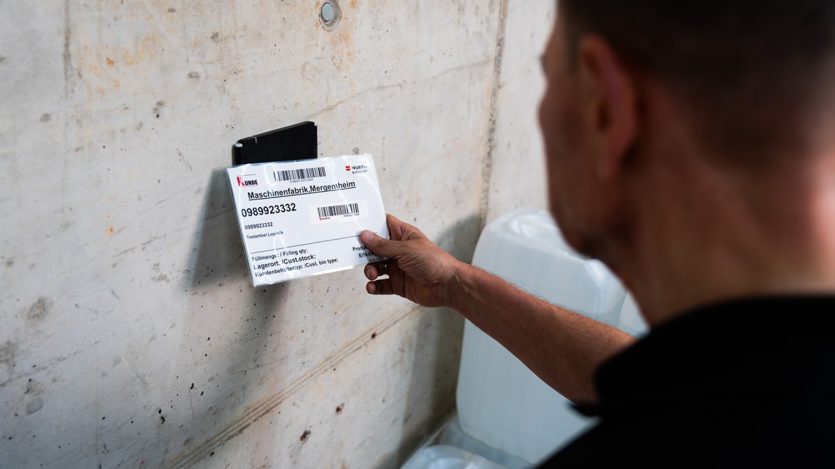 Kanban supply with chemical-technical products