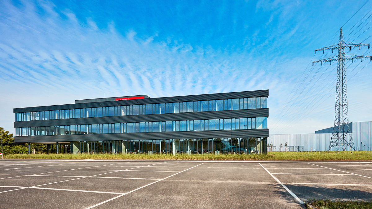 Source Linde Hydraulics GmbH & Co. KG Source Linde Hydraulics GmbH & Co. KG