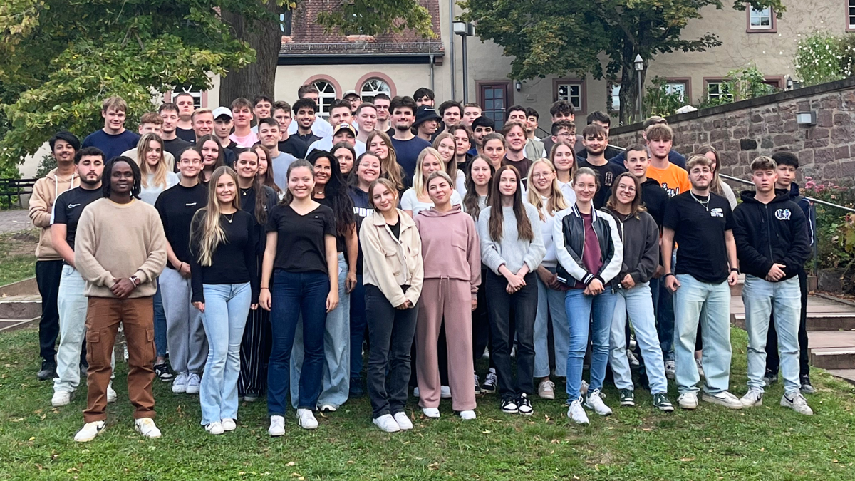 Start für 70 Nachwuchskräfte ins Berufsleben