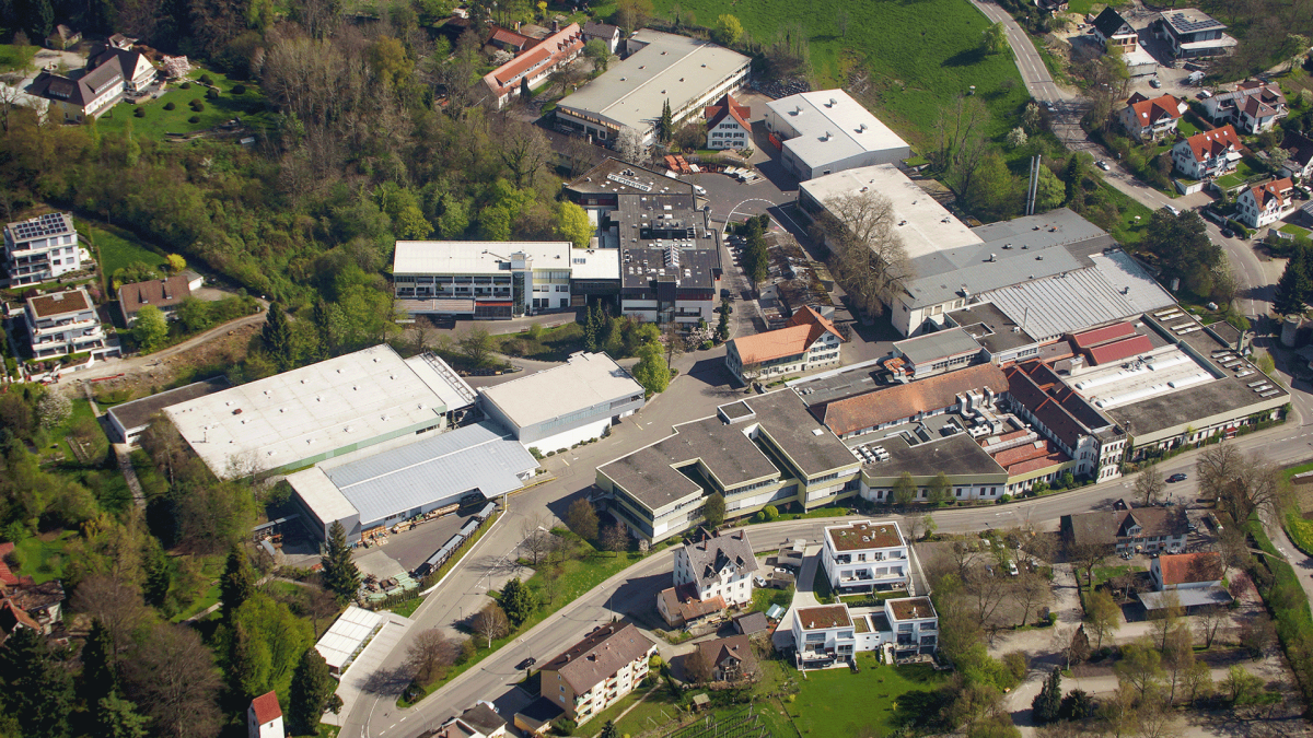 Automatisierte Versorgung mit Werkzeugen und Schutzausrüstung bei Lindauer DORNIER  