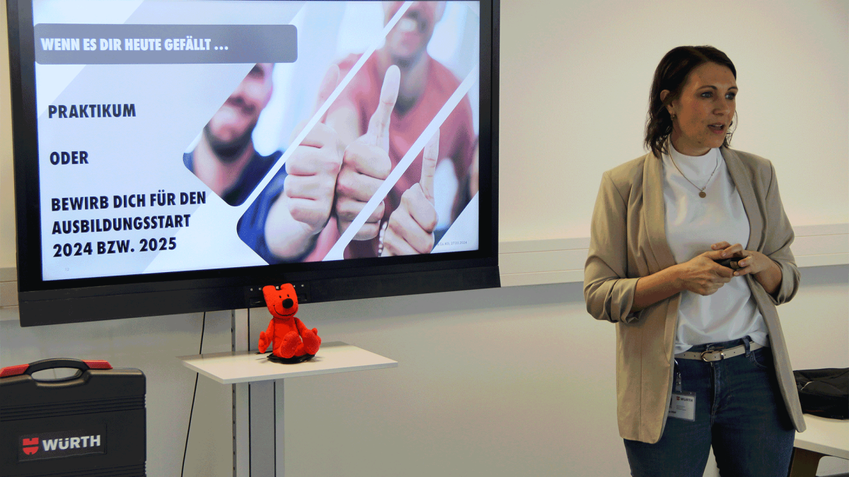 Schülerinnen und Schüler tauchen in Programmierwelt ein