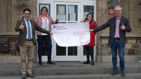 Spendenübergabe an den Caritasverband Rhein-Mosel-Ahr e.V. in Ahrweiler Spendenübergabe an den Caritasverband Rhein-Mosel-Ahr e.V. in Ahrweiler